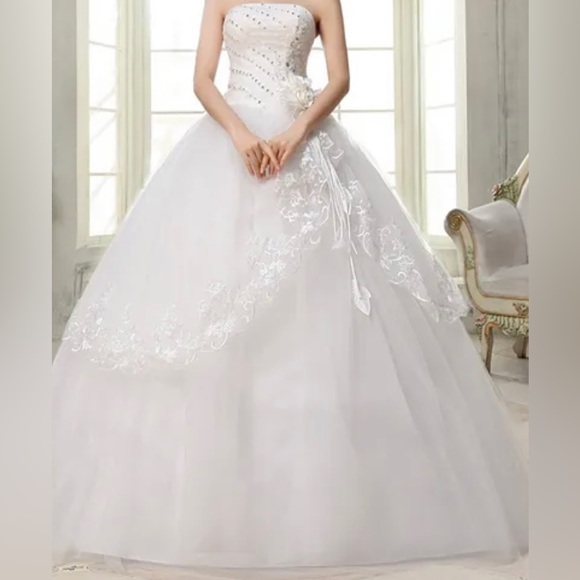 Super cuten fancy new never worned for any occasion! - Picture 1 of 5